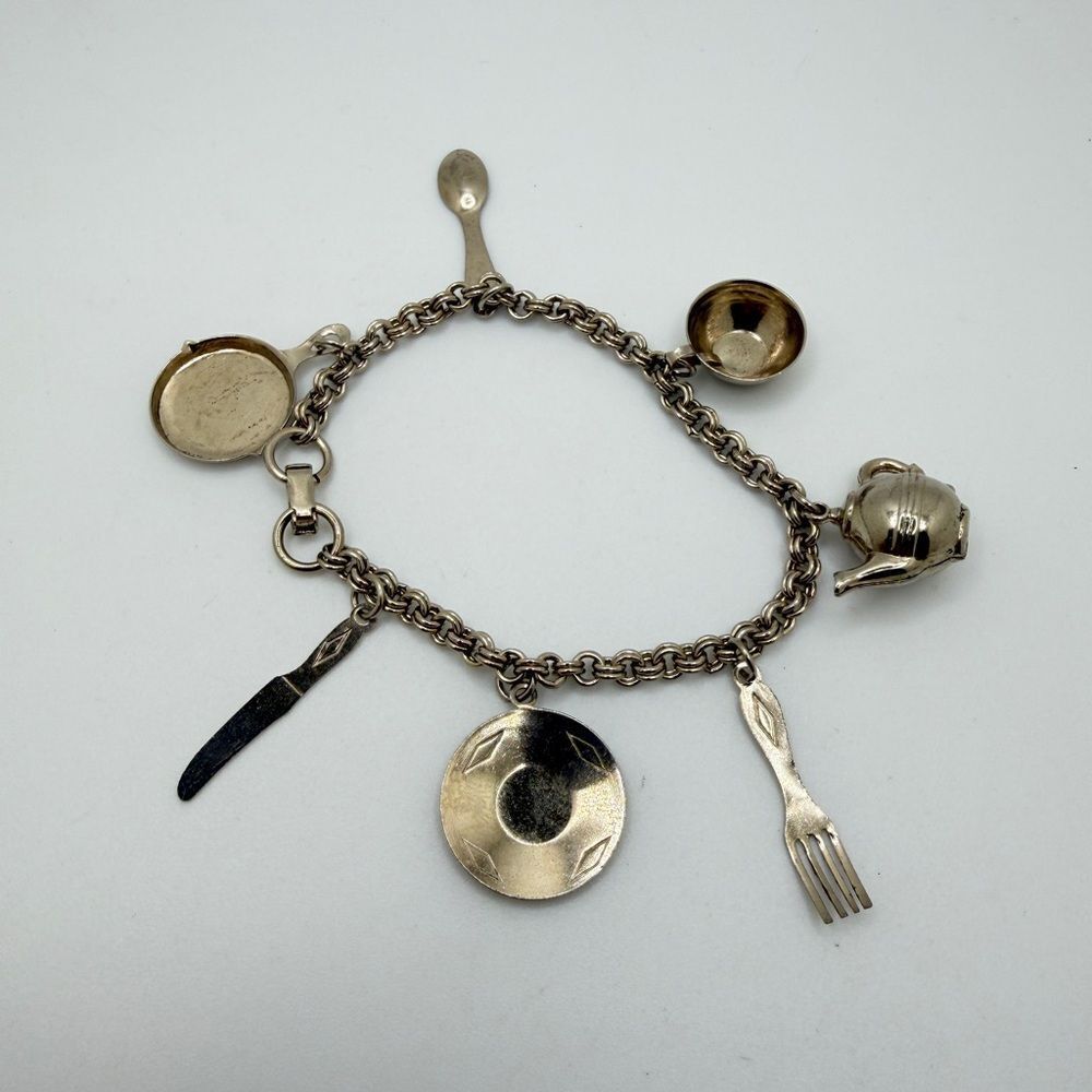 6.5" Vintage "Kitchen" charm bracelet in silver tone metal!